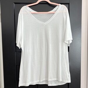 Lane Bryant White V-Neck Short Sleeve Top. 60% Cotton/40% Polyester. Size 18/20